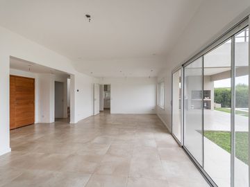 CASA 5 AMBIENTES VENTA EL CANTON NORTE LAGUNA