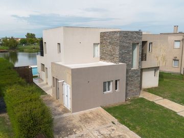 CASA 5 AMBIENTES VENTA EL CANTON NORTE LAGUNA