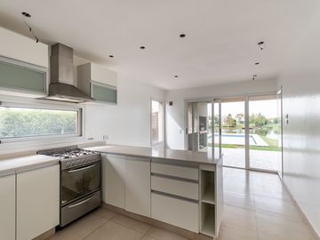 CASA 5 AMBIENTES VENTA EL CANTON NORTE LAGUNA