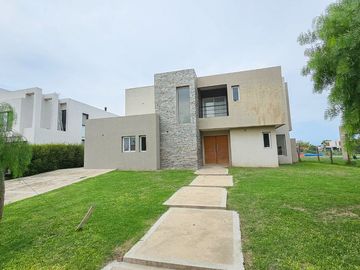 CASA 5 AMBIENTES VENTA EL CANTON NORTE LAGUNA