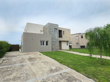 CASA 5 AMBIENTES VENTA EL CANTON NORTE LAGUNA