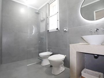 VENTA PH 3 AMBIENTES A NUEVO 2 PATIOS V PUEYRREDON