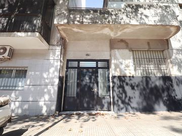 VENTA PH 3 AMBIENTES A NUEVO 2 PATIOS V PUEYRREDON