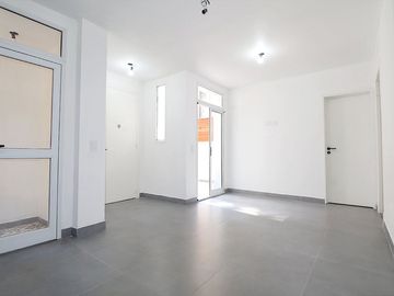 VENTA PH 3 AMBIENTES A NUEVO 2 PATIOS V PUEYRREDON