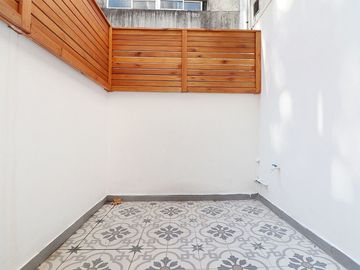 VENTA PH 3 AMBIENTES A NUEVO 2 PATIOS V PUEYRREDON