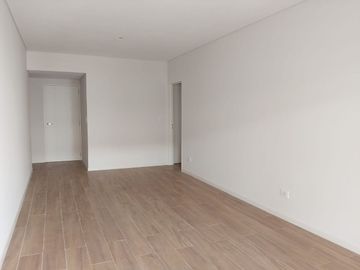 DEPARTAMENTO 4 AMBIENTES VENTA CABALLITO COCHERA