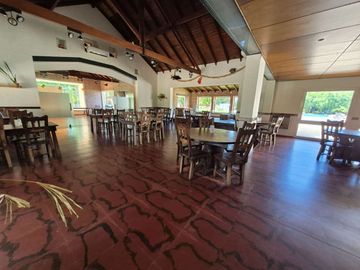Casa 10 Ambientes VENTA Aranzazu Escobar Pileta