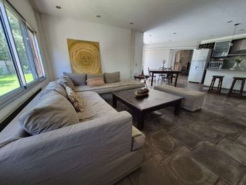Casa 10 Ambientes VENTA Aranzazu Escobar Pileta