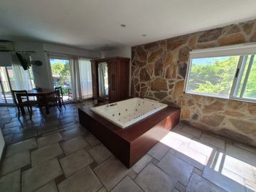 Casa 10 Ambientes VENTA Aranzazu Escobar Pileta