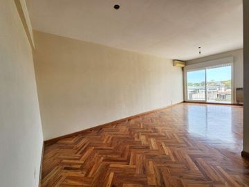 Departamento Venta 5 ambientes en Flores