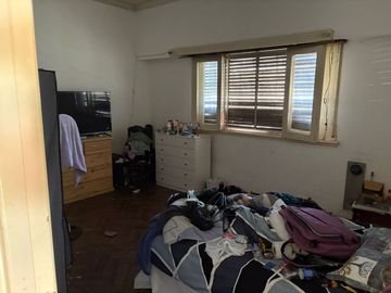 CASA 5 AMBIENTES VENTA CASTELAR COCHERA JARDIN