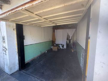 CASA 5 AMBIENTES VENTA CASTELAR COCHERA JARDIN