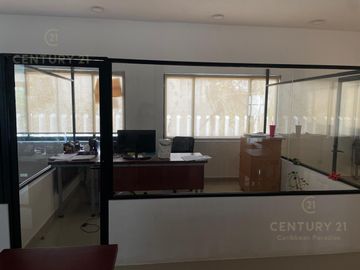 Oficina amueblada en excelente ubicación en Cancún Lista para ocupar C4104