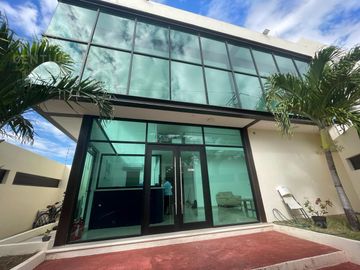 Oficina amueblada en excelente ubicación en Cancún Lista para ocupar C4104