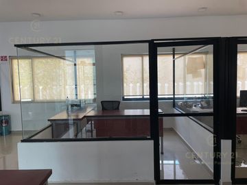 Oficina amueblada en excelente ubicación en Cancún Lista para ocupar C4104