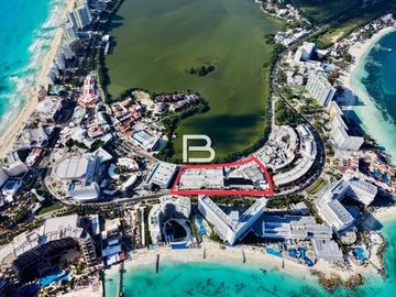 Plaza Comercial en Venta en la Zona Hotelera Cancún