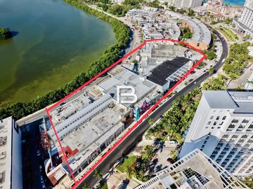 Plaza Comercial en Venta en la Zona Hotelera Cancún