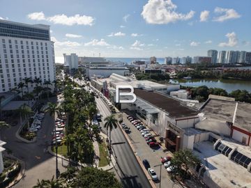 Plaza Comercial en Venta en la Zona Hotelera Cancún