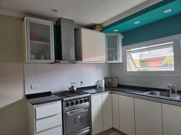 VENTA IMPERDIBLE CASA DE 2 DORM. EN VILLA ITALIA