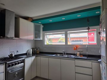 VENTA IMPERDIBLE CASA DE 2 DORM. EN VILLA ITALIA