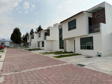 VENTA DE CASA NUEVA EN CONJUNTO FRISONES II EN CACALOMACAN TOLUCA