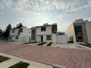 VENTA DE CASA NUEVA EN CONJUNTO FRISONES II EN CACALOMACAN TOLUCA