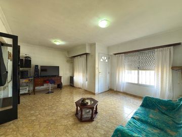 EN VENTA CASA CON DEPENDENCIAS VILLA ITALIA TANDIL