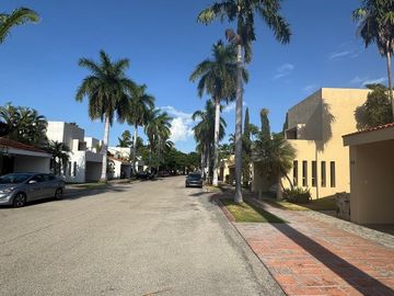 EN VENTA CASA EN GARCÍA LAVIN MÉRIDA PRIVADA XAMAN KAB