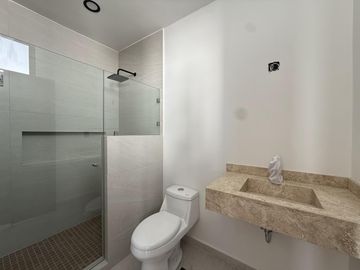 PUNTA TIBURON, Casa en VENTA con sala de TV y jardin