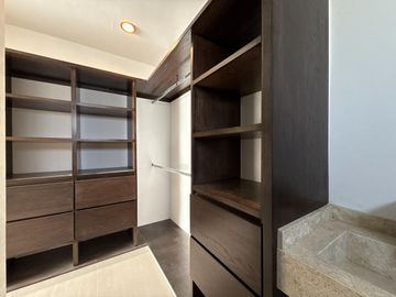 PUNTA TIBURON, Casa en VENTA con sala de TV y jardin