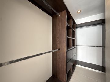 PUNTA TIBURON, Casa en VENTA con sala de TV y jardin