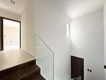 PUNTA TIBURON, Casa en VENTA con sala de TV y jardin
