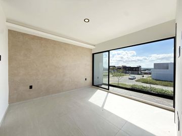 PUNTA TIBURON, Casa en VENTA con sala de TV y jardin