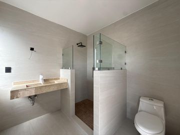PUNTA TIBURON, Casa en VENTA con sala de TV y jardin