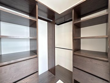 PUNTA TIBURON, Casa en VENTA con sala de TV y jardin