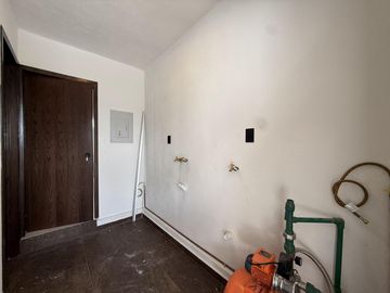 PUNTA TIBURON, Casa en VENTA con sala de TV y jardin