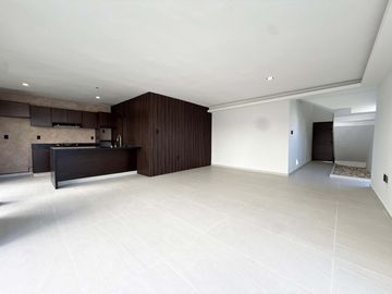 PUNTA TIBURON, Casa en VENTA con sala de TV y jardin
