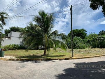 Terreno en venta en Resd. Campestre de 1,113 m2 en esquina Sm 309 mz 4 lt 14 Paseos del Sol C2887