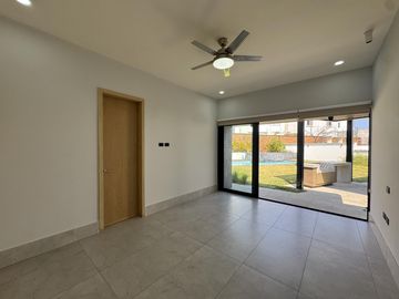 CASA DE UN NIVEL EN VENTA EN MARINA DE PUNTA TIBURÓN