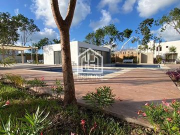 CASA EN VENTA EN PLAYA DEL CARMEN 3 HABITACIONES CON GYM, CASA CLUB ALBERCA, GRILL, PRIVADO