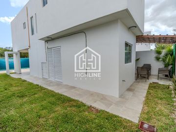 CASA EN VENTA EN PLAYA DEL CARMEN 3 HABITACIONES CON GYM, CASA CLUB ALBERCA, GRILL, PRIVADO