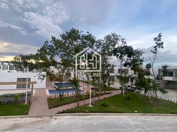 CASA EN VENTA EN PLAYA DEL CARMEN 3 HABITACIONES CON GYM, CASA CLUB ALBERCA, GRILL, PRIVADO