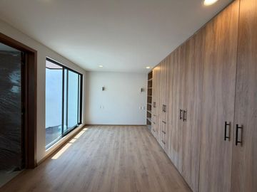 Casa en pre venta en Lomas de Angelopolis III, Parque Chiapas, Puebla. 4 recamaras.