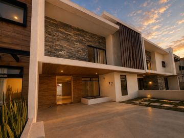 Casa en pre venta en Lomas de Angelopolis III, Parque Chiapas, Puebla. 4 recamaras.