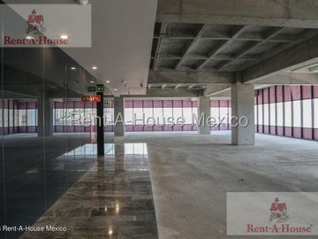 Oficina en Venta en Hacienda las Palmas GIS  25-3494