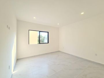 PUNTA TIBURON, Casa en VENTA con amplio jardin y ALBERCA