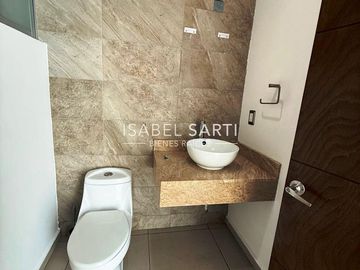 CASA EN VENTA EN JURIQUILLA