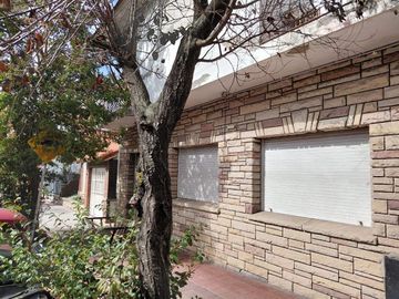 VENTA PH 2 AMB CHAUVIN LUMINOSO CON PATIO LAVADERO