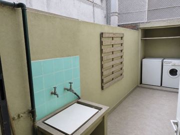 VENTA PH 2 AMB CHAUVIN LUMINOSO CON PATIO LAVADERO