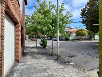 VENTA PH 2 AMB CHAUVIN LUMINOSO CON PATIO LAVADERO